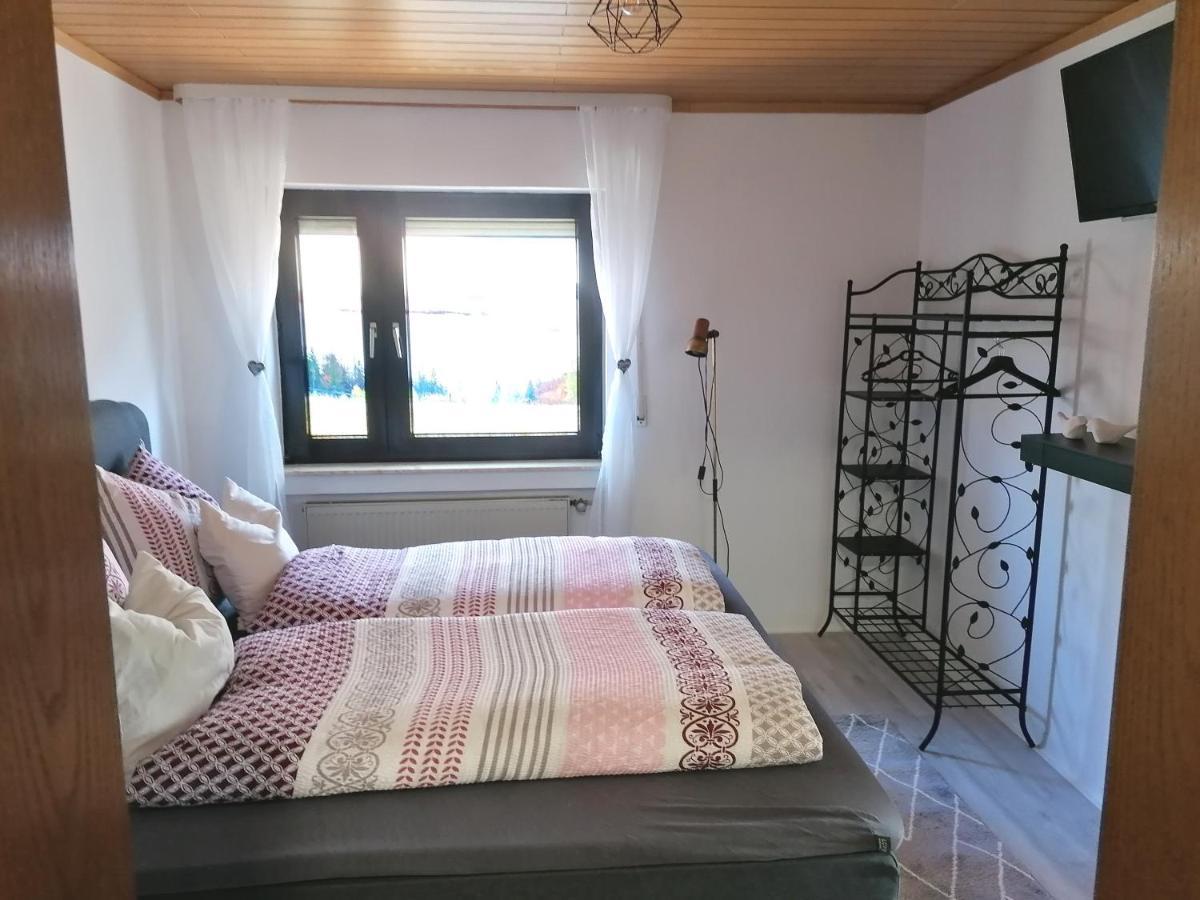 Ferienwohnung Christine Mit Sauna Und Whirlpool Utzerath Exterior foto